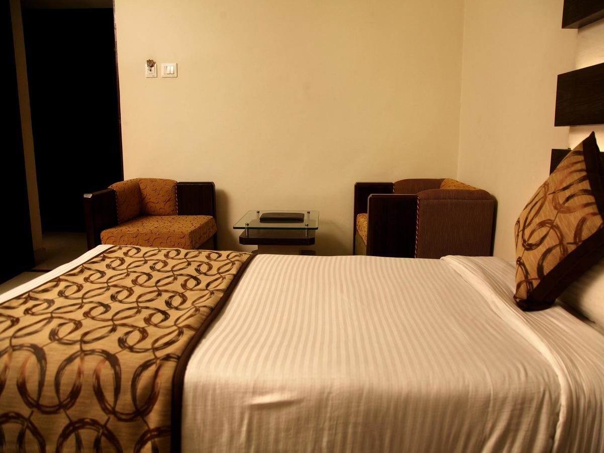 Oyo 905 Galaxy View Hotel Allāhābād Junction エクステリア 写真