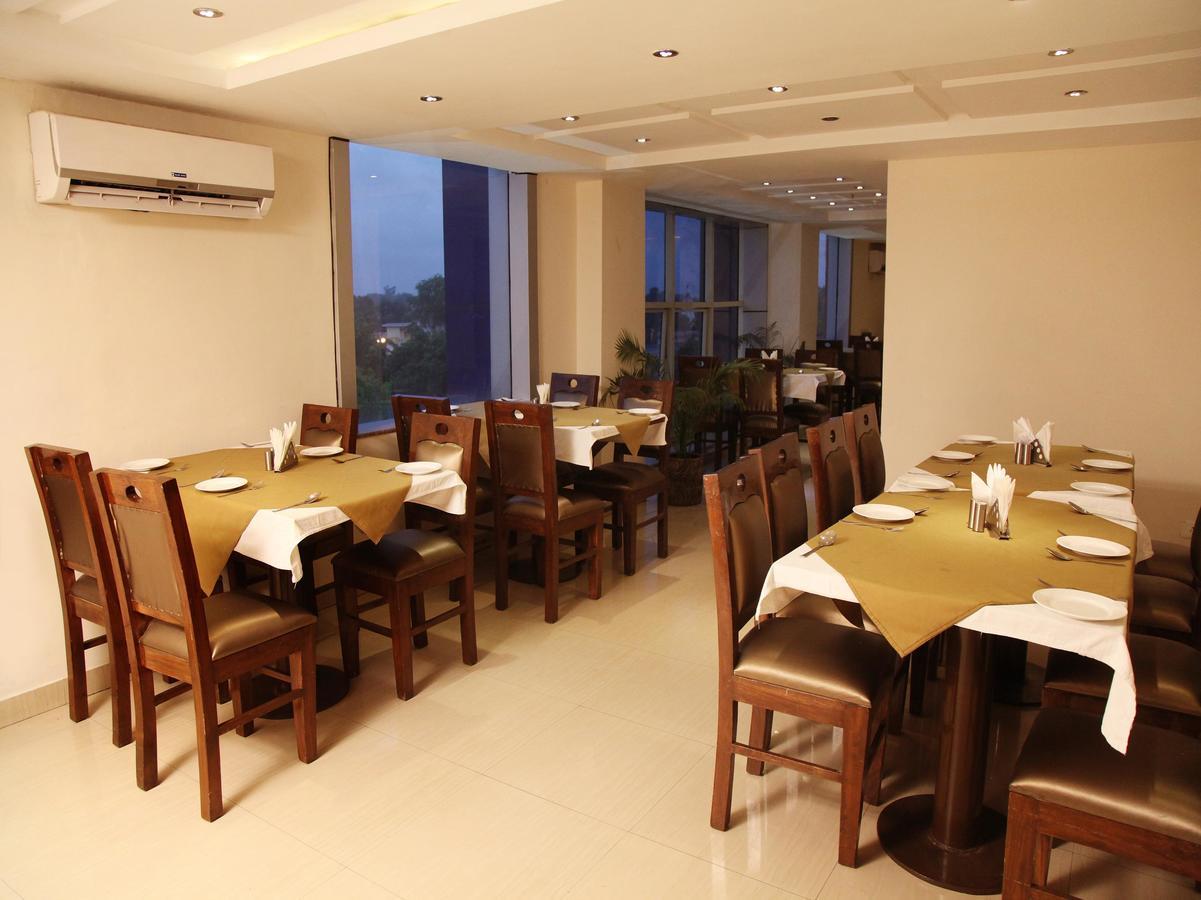 Oyo 905 Galaxy View Hotel Allāhābād Junction エクステリア 写真