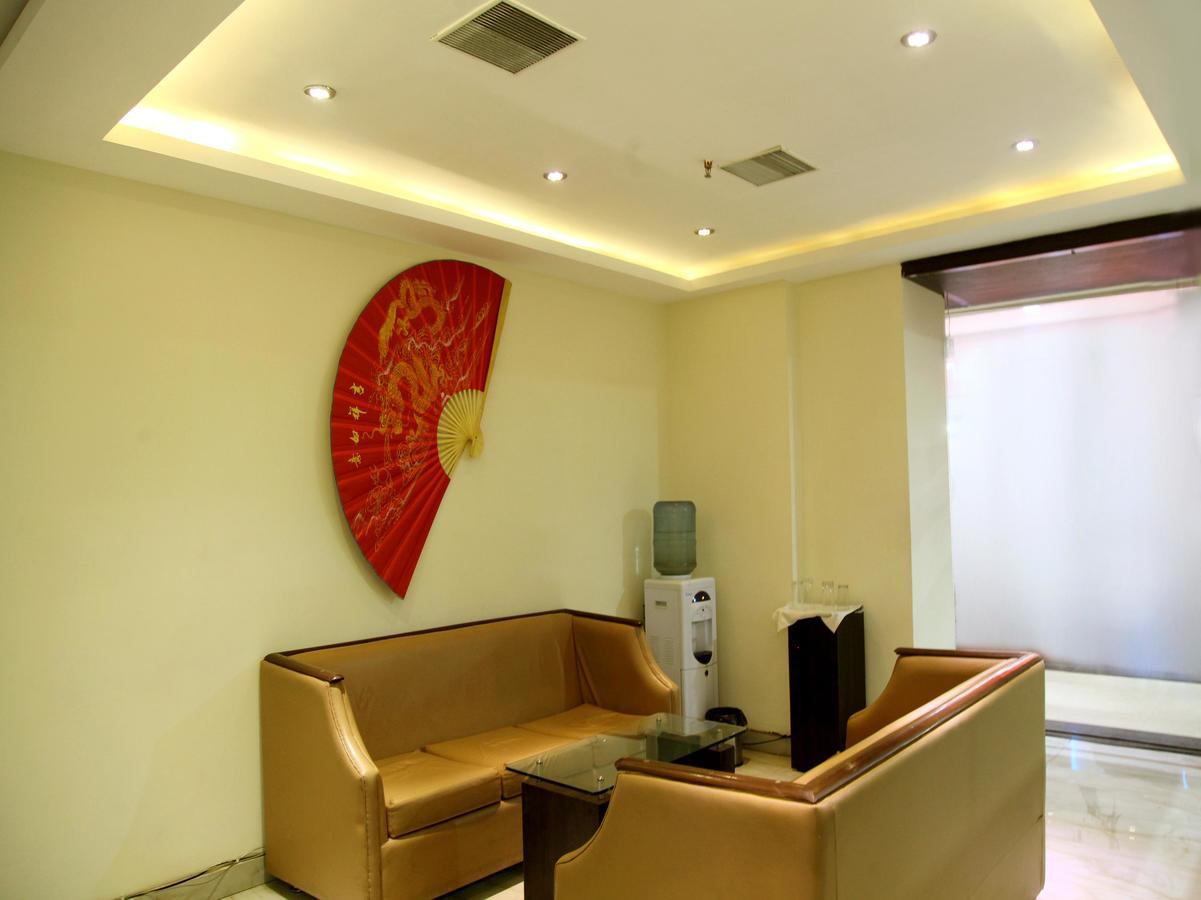 Oyo 905 Galaxy View Hotel Allāhābād Junction エクステリア 写真